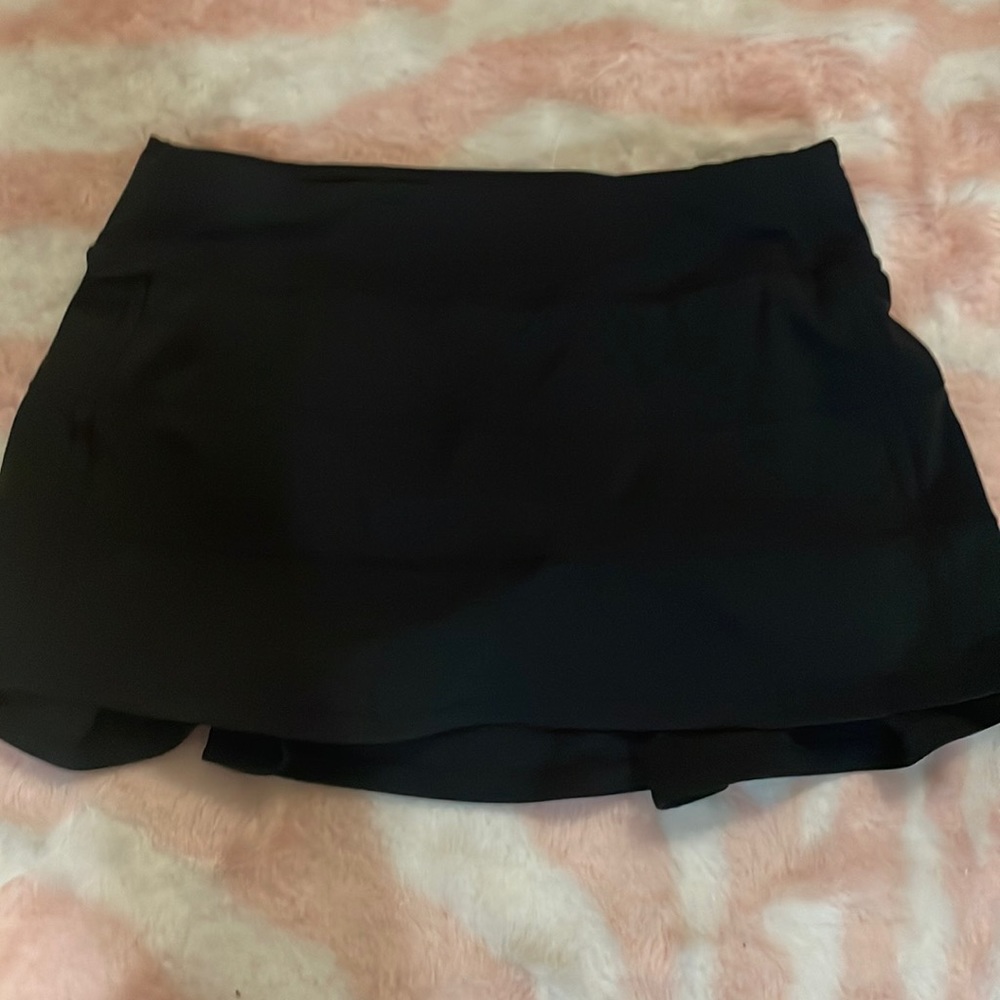 Lulu pace rival skirts